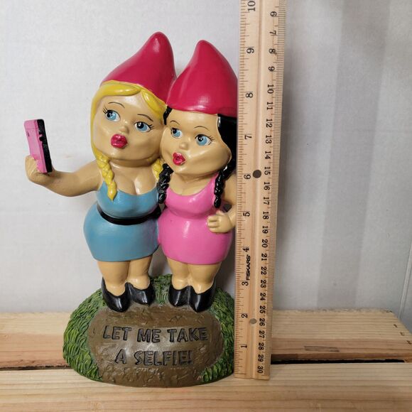 BigMouth Inc Best Friend Gnomes Resin Statue "Let Me Take A Selfie!" - Picture 9 of 9